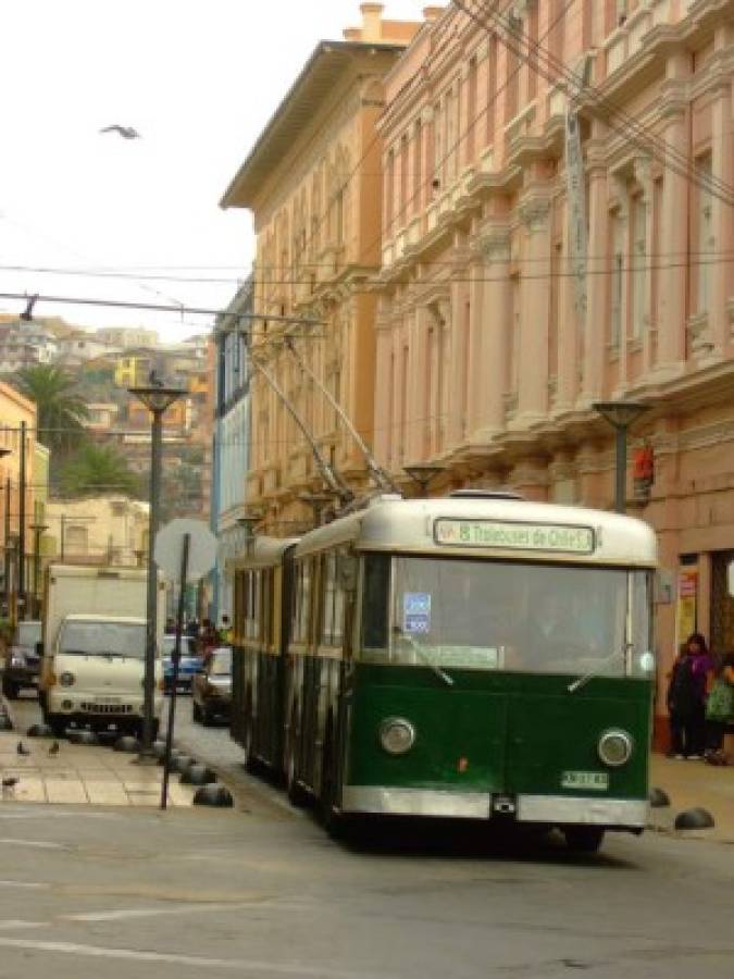 Valpo, el puerto que vive sus días en un sube y baja...