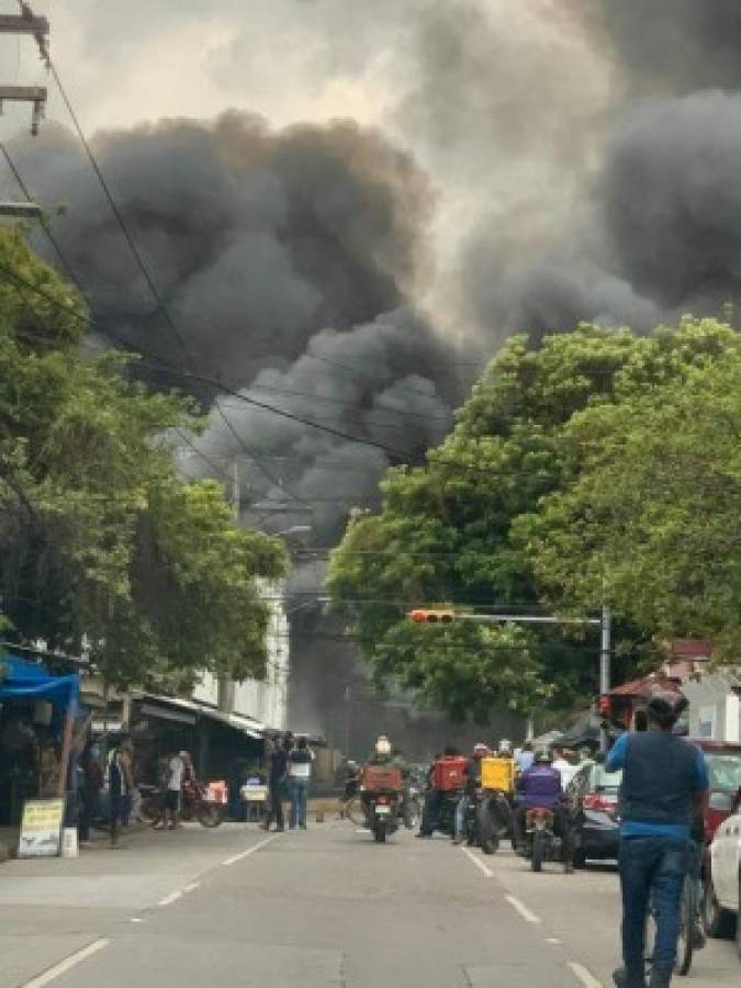 Desde otra cuadra del Barrio Guamilito la escena parecía sacada de una película de terrorismo.