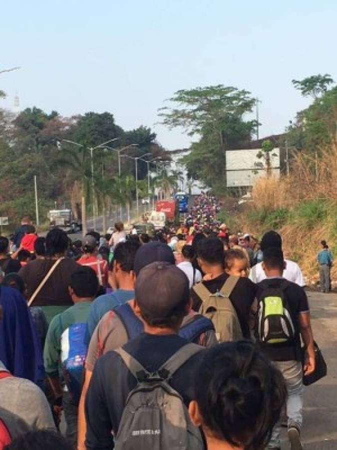 México: Migrantes hondureños realizan viacrucis hasta la frontera de Estados Unidos para pedir protección