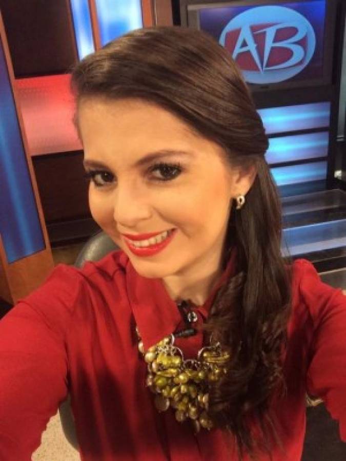 Jaqueline Redondo, la bella presentadora hondureña de noticias