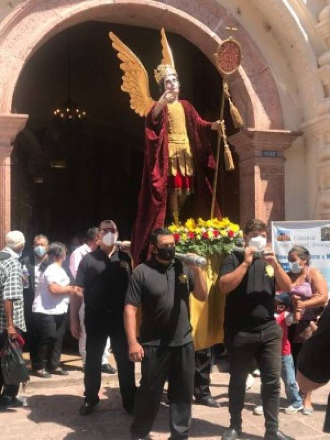 En eucaristía capitalinos piden guía y protección a San Miguel
