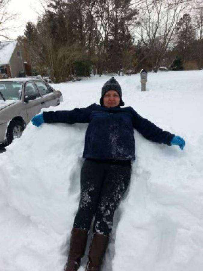 Hondureños disfrutan nevada en EE UU