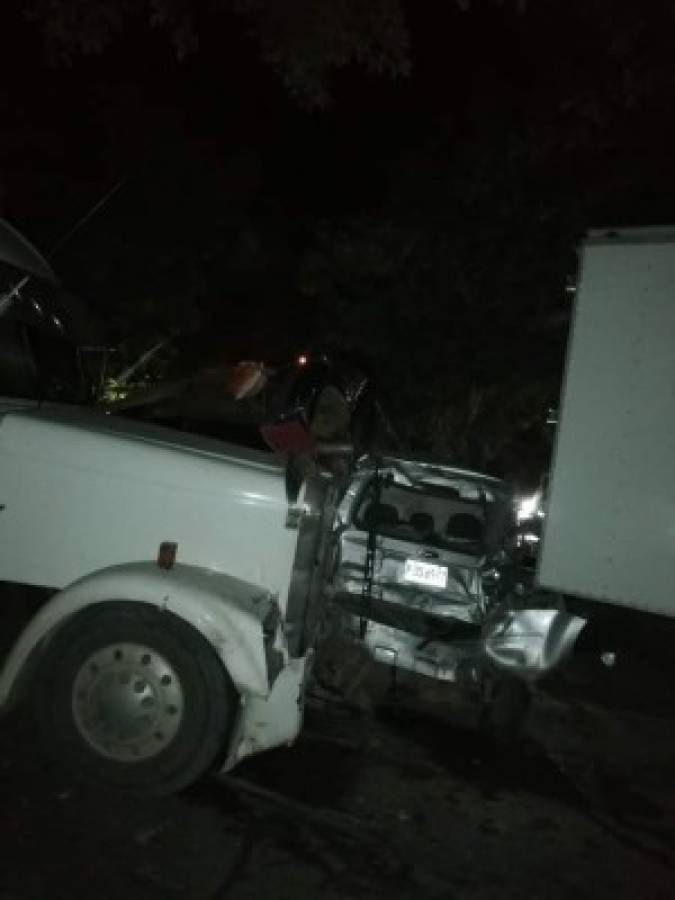 Brutal accidente deja varios heridos y unos ocho vehículos destruidos en Villanueva, Cortés