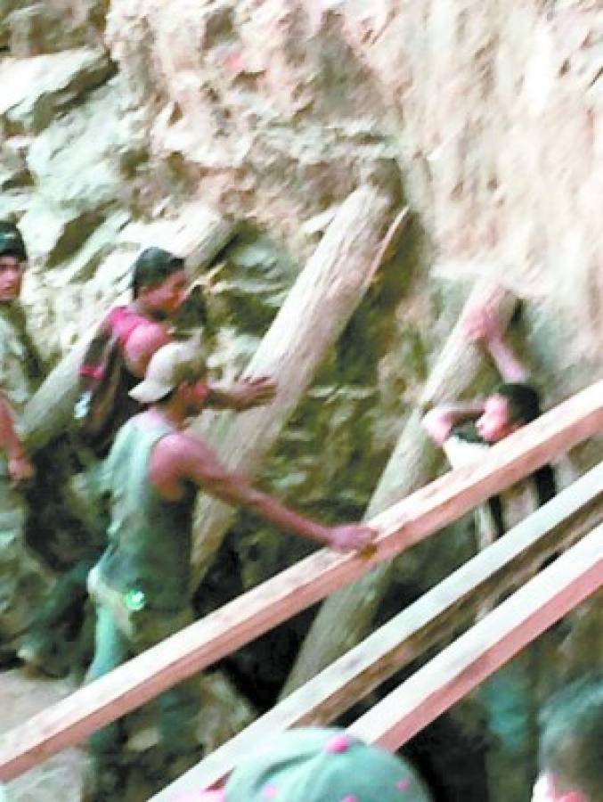 Choluteca: Tres de los 11 mineros soterrados dan señales de vida