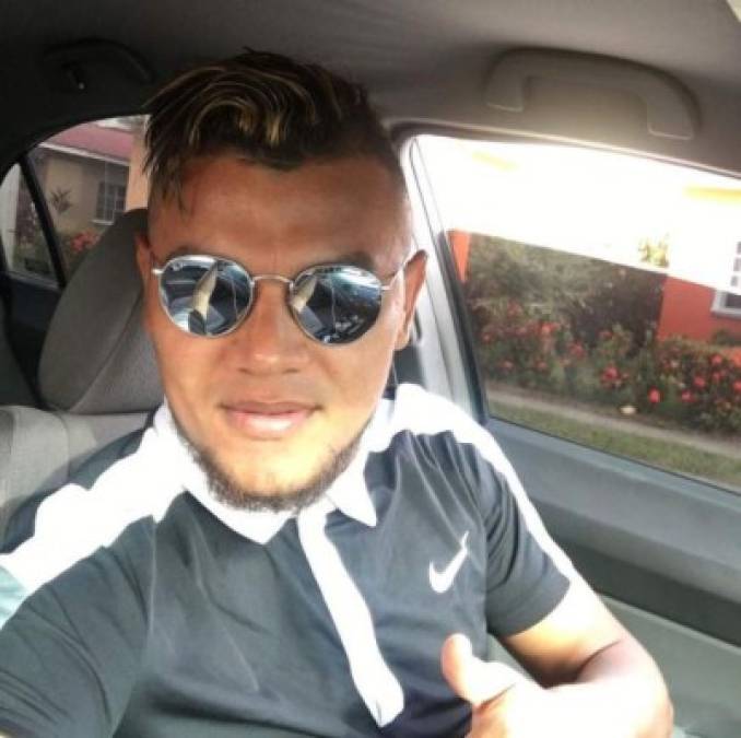 Futbolistas hondureños 'presumen' carrazos en redes sociales