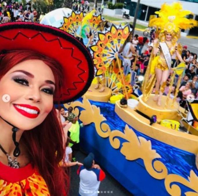 FOTOS: Sirey Morán causa sensación en desfile de la Feria Juniana con disfraz de la vaquerita de Toy Story