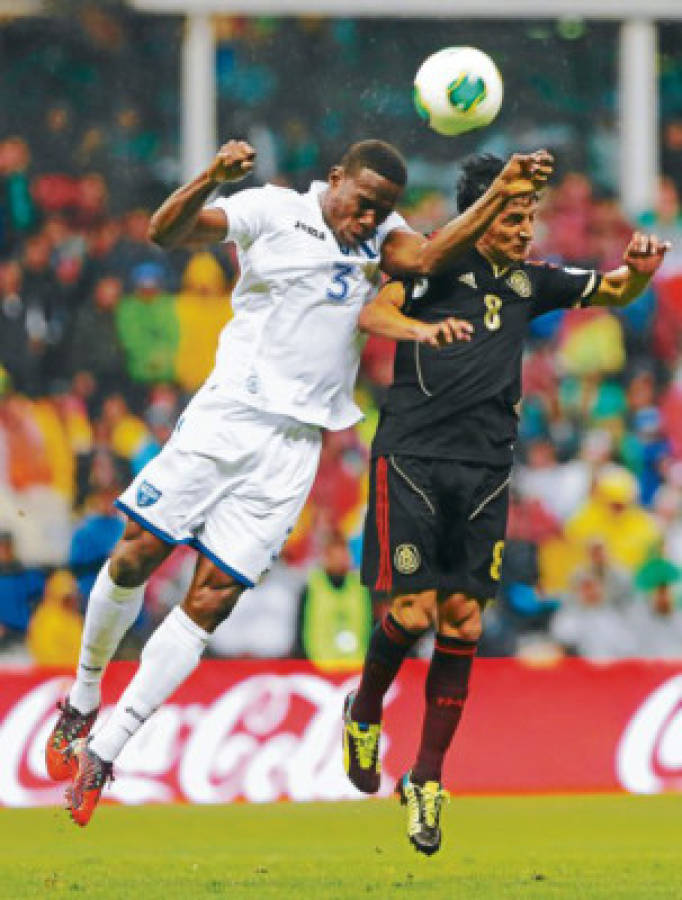 Honduras logra histórico 'Aztecazo' y aleja a México del Mundial 2014