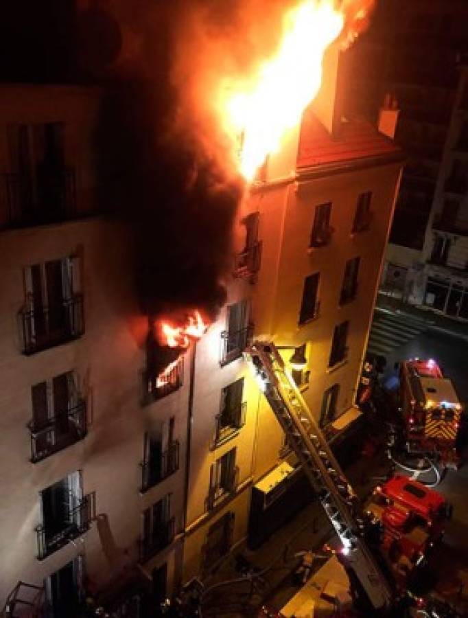 Ocho muertos en incendio en edificio de París