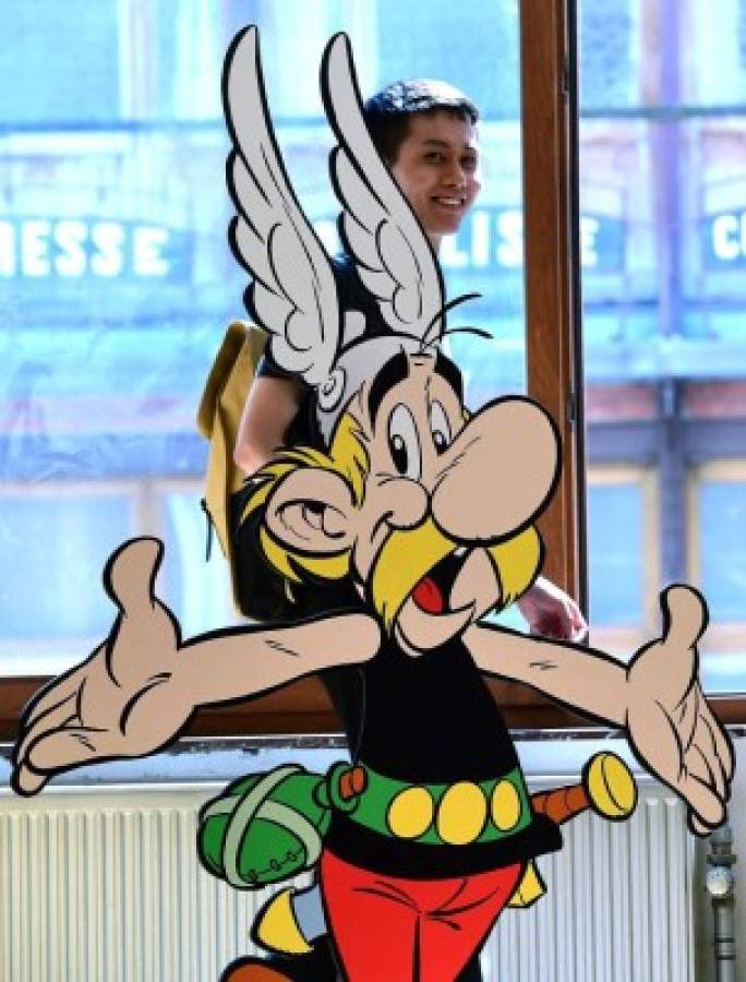 A visitor looks at cut-outs during a press preview of the exhibition 'Asterix in Belgium' at the Belgian Comics Art Museum in Brussels on May 31, 2017. The exhibition, dedicated to the adventures of comics heroes Asterix and Obelix in Belgium, in the album entitled 'Asterix in Belgium', created by French artists Rene Goscinny and Albert Uderzo, will run from June 1, 2017 to September 3, 2017. / AFP PHOTO / EMMANUEL DUNAND / RESTRICTED TO EDITORIAL USE - MANDATORY MENTION OF THE ARTIST UPON PUBLICATION - TO ILLUSTRATE THE EVENT AS SPECIFIED IN THE CAPTION