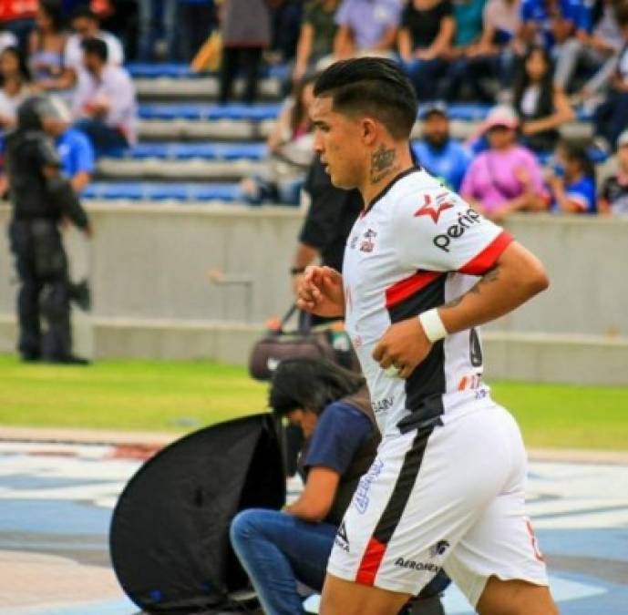 Michaell Chirinos, el jugador que no solo encanta a la afición con sus jugadas