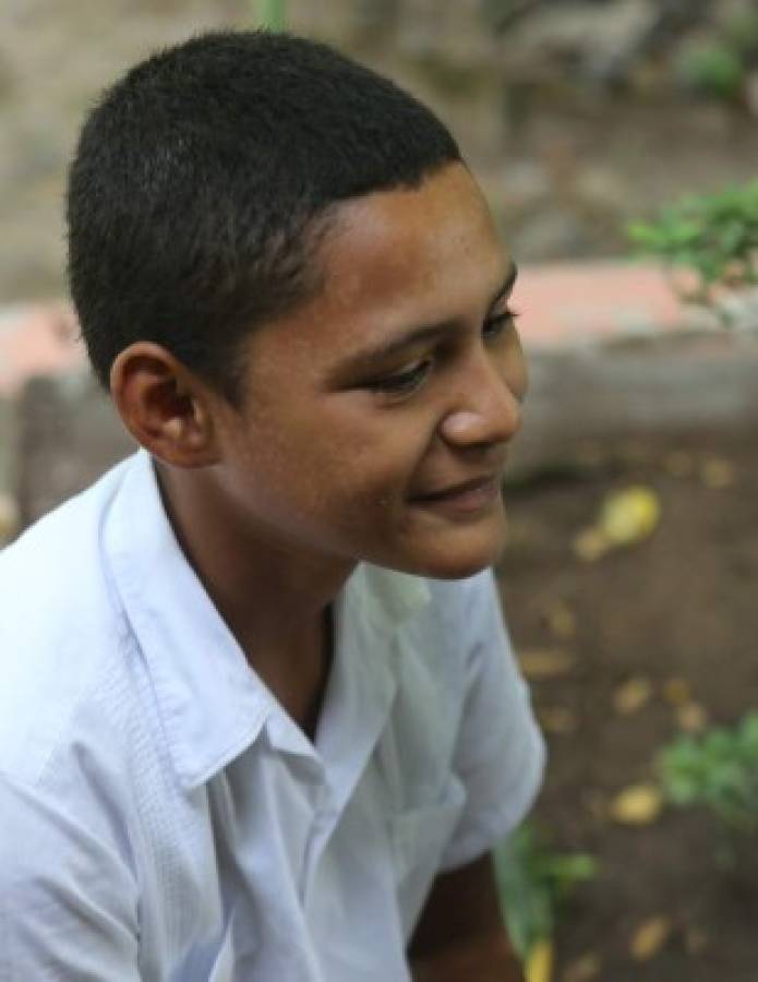 'Quiero ir a la universidad y ayudar a mi escuela”, niño trabajador en laguna de camarón