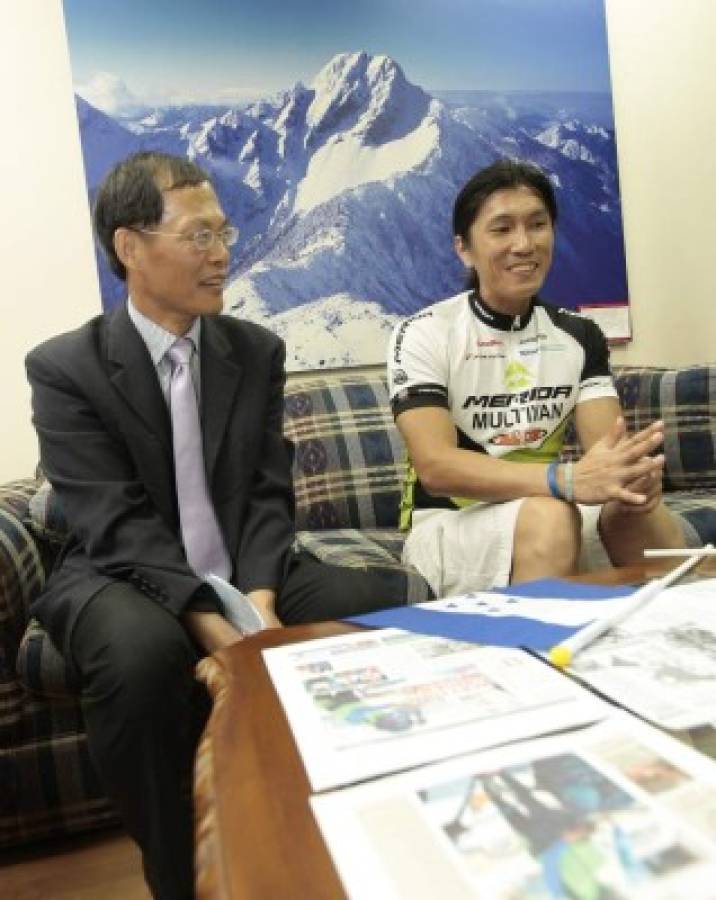 Chen, el chino que 'vive” en su bici y recorre el mundo...