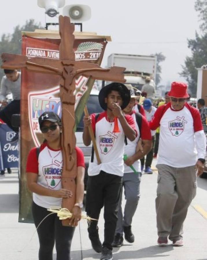 Jóvenes héroes cargan su cruz y claman a Dios por el rescate del ambiente