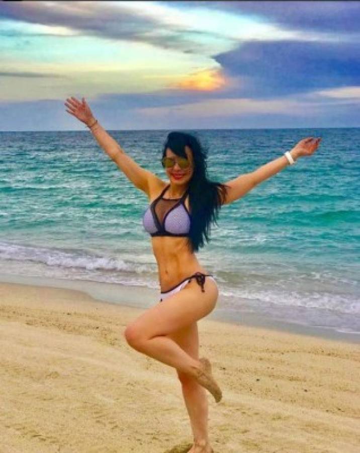 VIDEO: Maribel Guardia presume su cuerpo en bikini entre las olas