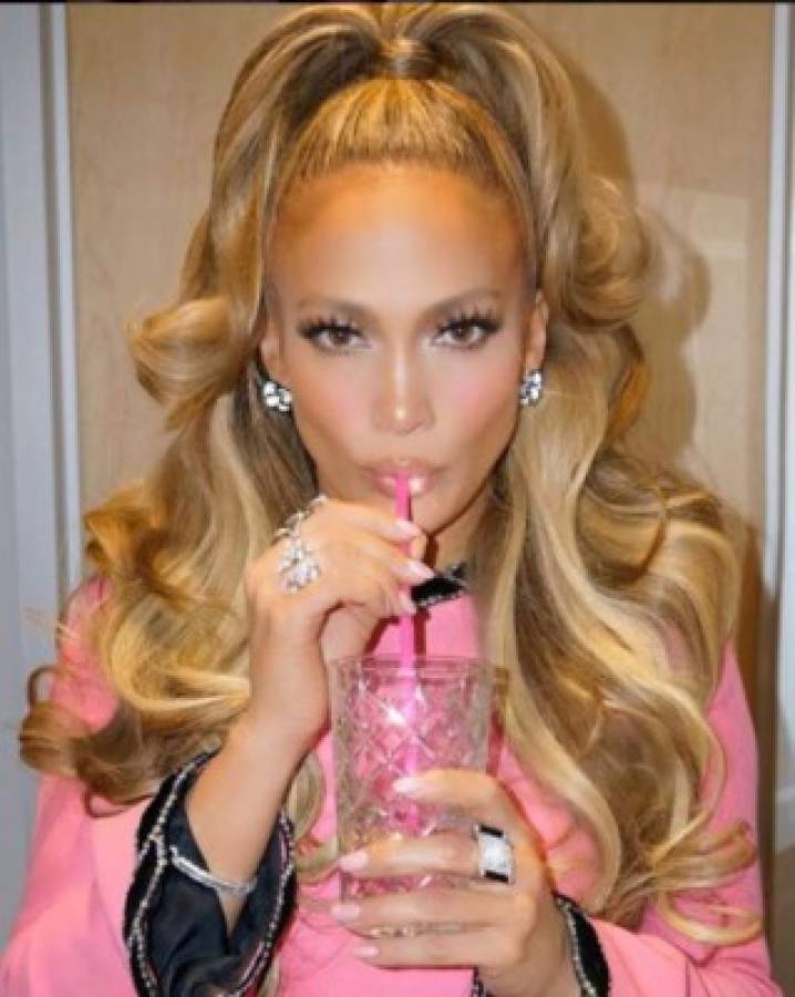 El vestido rosa de Jennifer López por el que la comparan con una Barbie