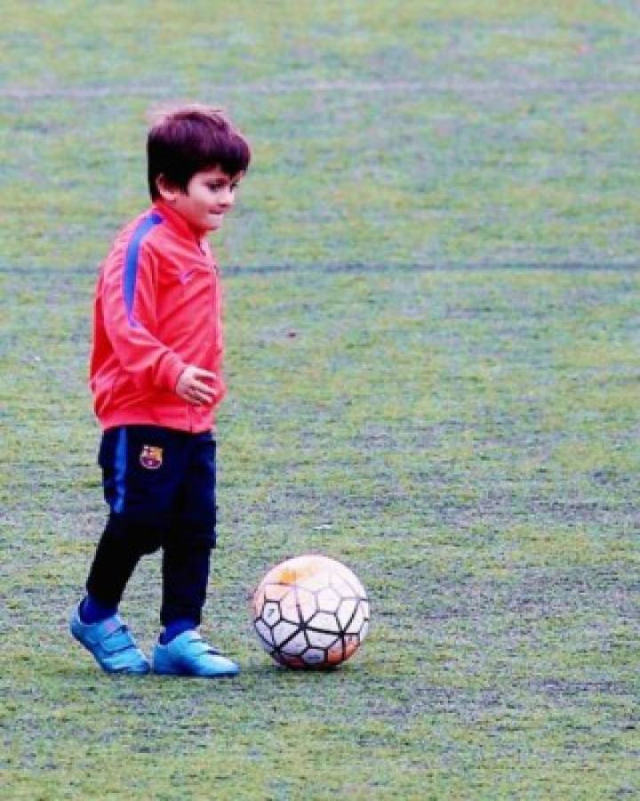 Hijo de Messi entrena por primera vez con la escuela de fútbol del Barcelona