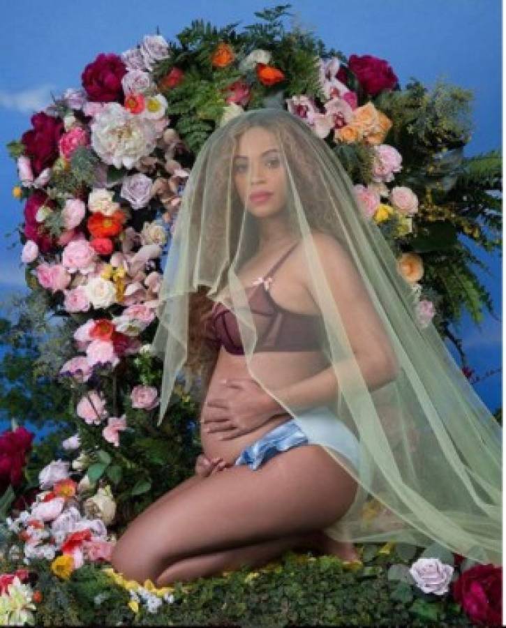 Con una foto al estilo de Beyoncé, Cardi B anuncia el nacimiento de su hija Kulture Kiari Cephus