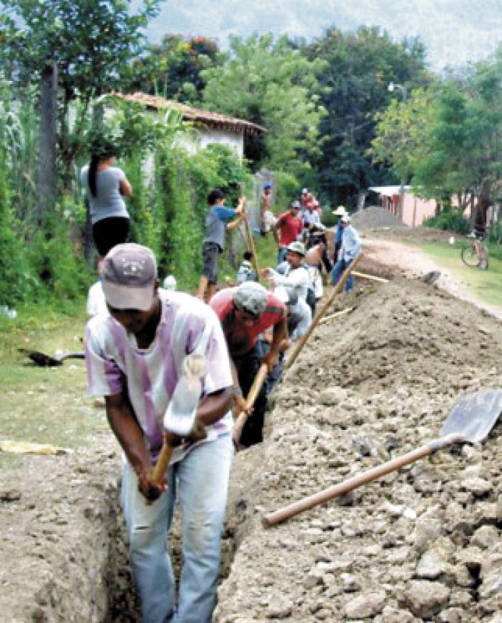 Instalan proyecto de agua potable en el centro urbano de Salamá