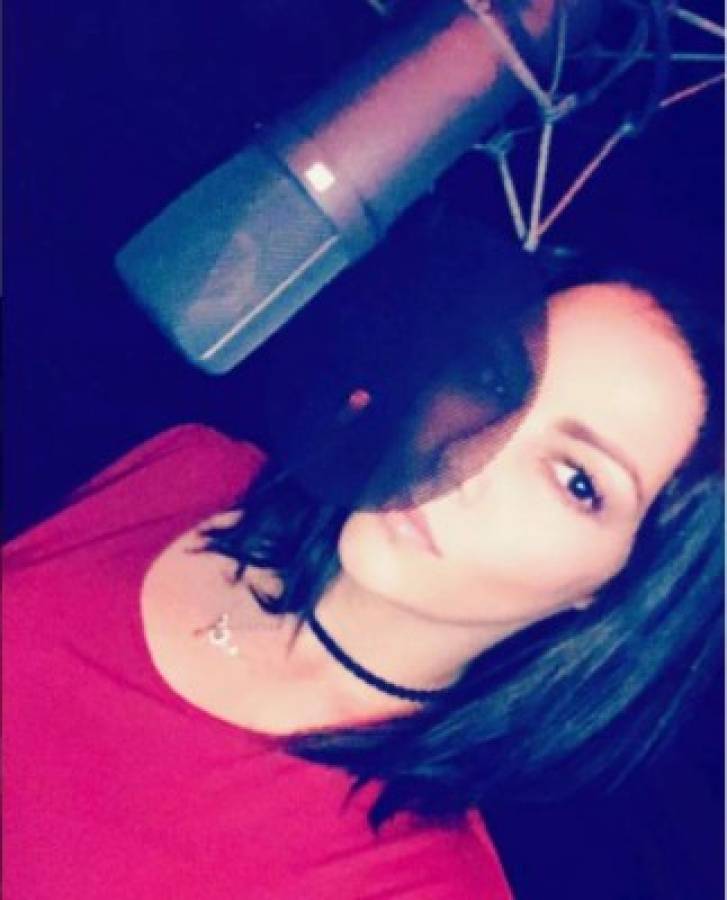 Nathalia Casco Se fotografió junto a un micrófono. Foto: Instagram