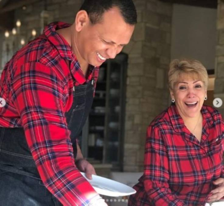 Jennifer López y Alex Rodríguez comparten fotos navideñas en Instagram