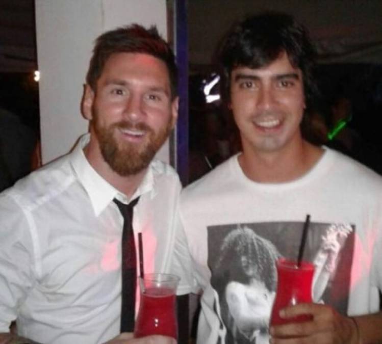 Así se divirtió Messi con amigos y seguidores en un bar de Argentina