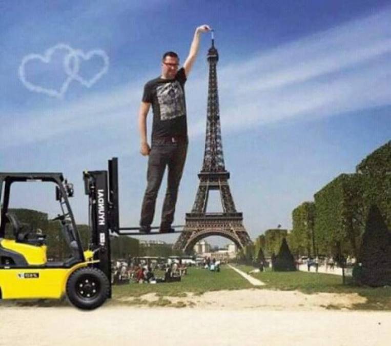 Los 'photoshops' más divertidos del hombre que intentó tomarse una foto tocando la Torre Eiffel
