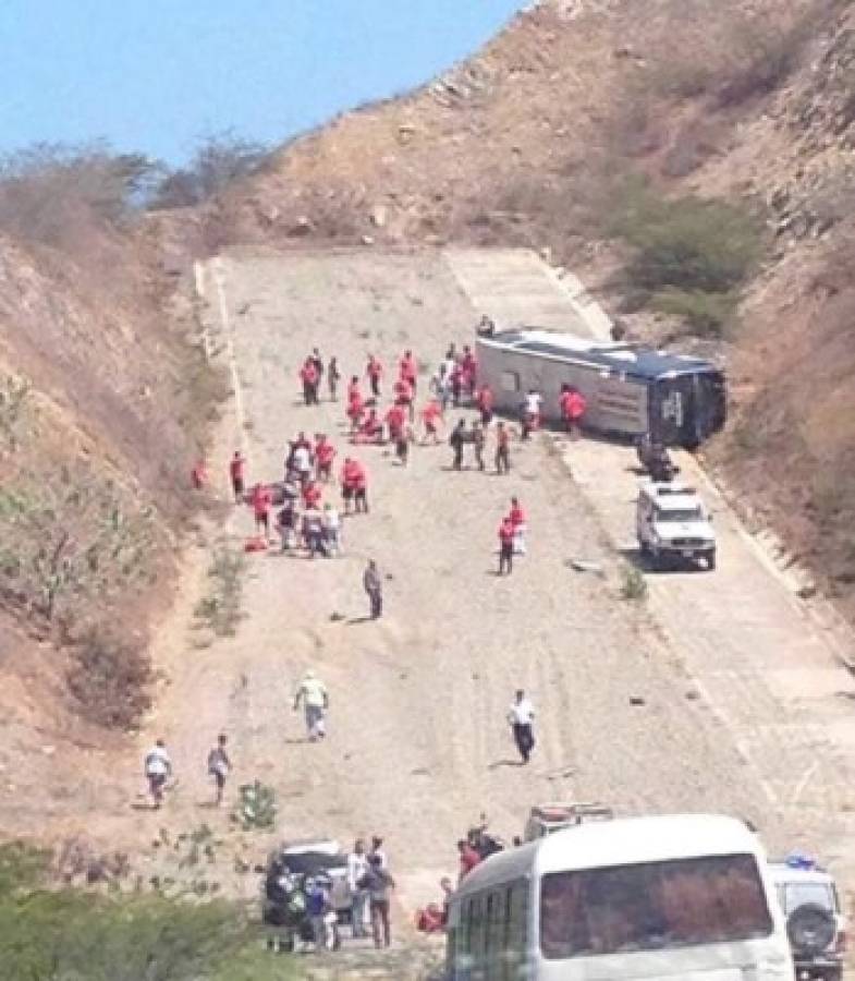 Venezuela: Seis heridos tras volcar bus que trasladaba a Huracán de Argentina