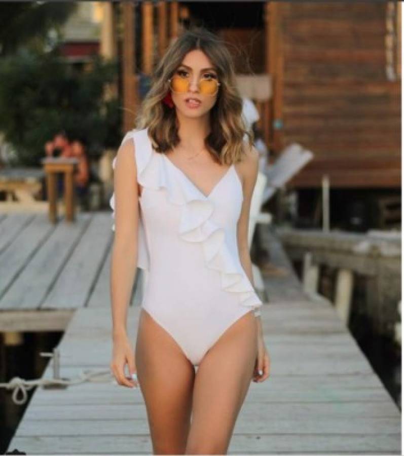 Rosyl Mejía modelando uno de sus trajes de baño en Instagram. Foto: Instagram
