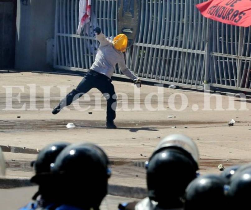 Fotos: Así terminaron quemados cuatro policías tras violento enfrentamiento con miembros del MEU