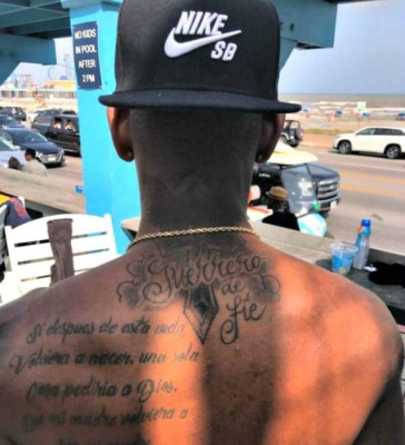 Romell Quioto dedica romántico mensaje a su madre en un tatuaje