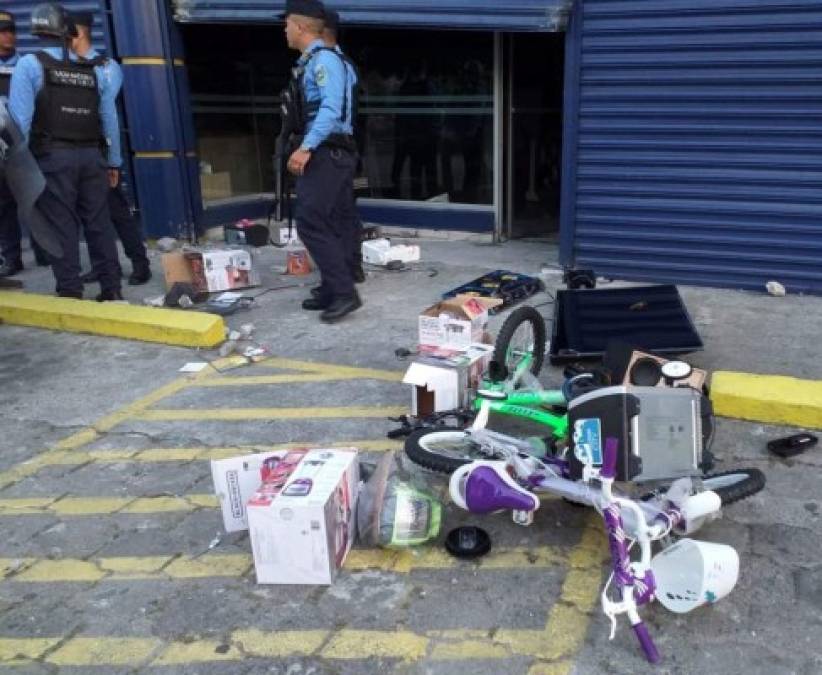 Robos, destrucción y detenidos, las imágenes de los saqueos en San Pedro Sula