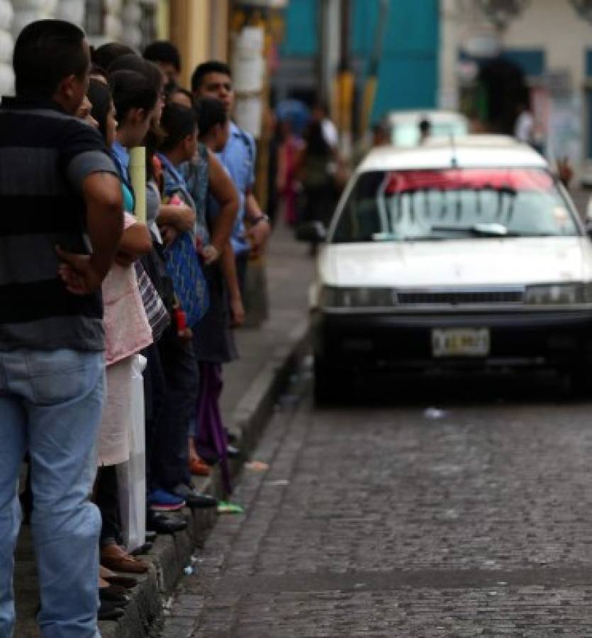 El 48% de los taxis legales del país circula en las calles capitalinas