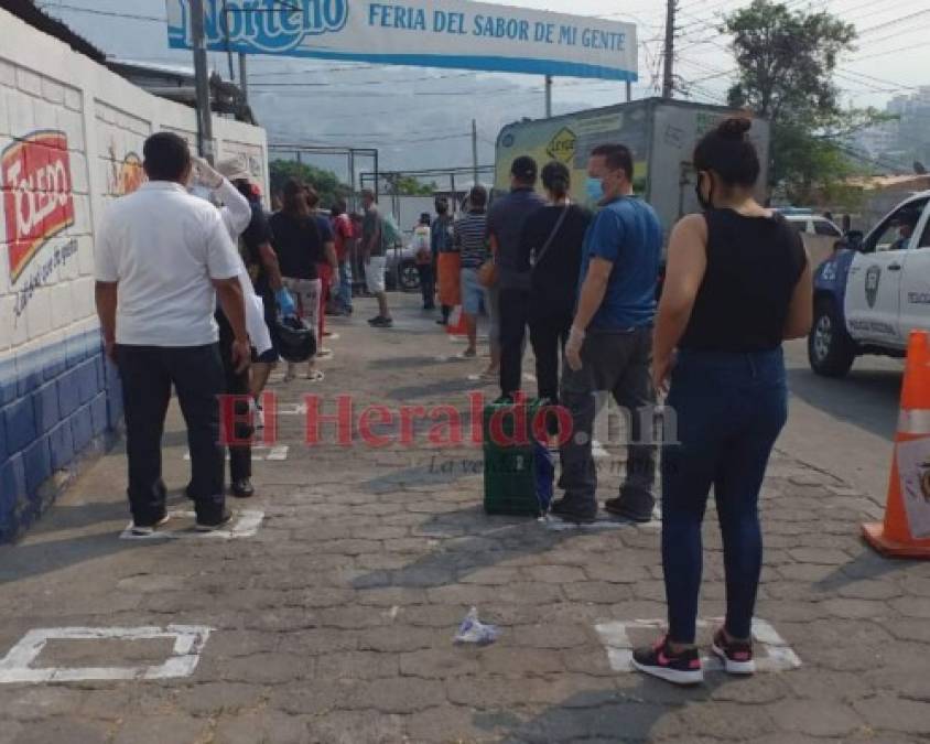 FOTOS: Entre medidas de bioseguridad abre la Feria del Agricultor en la capital