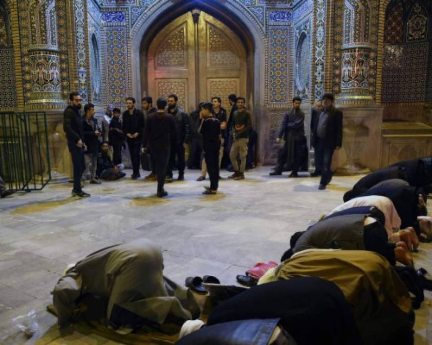 FOTOS: Irán se escuda en su fe y eleva oraciones por coronavirus