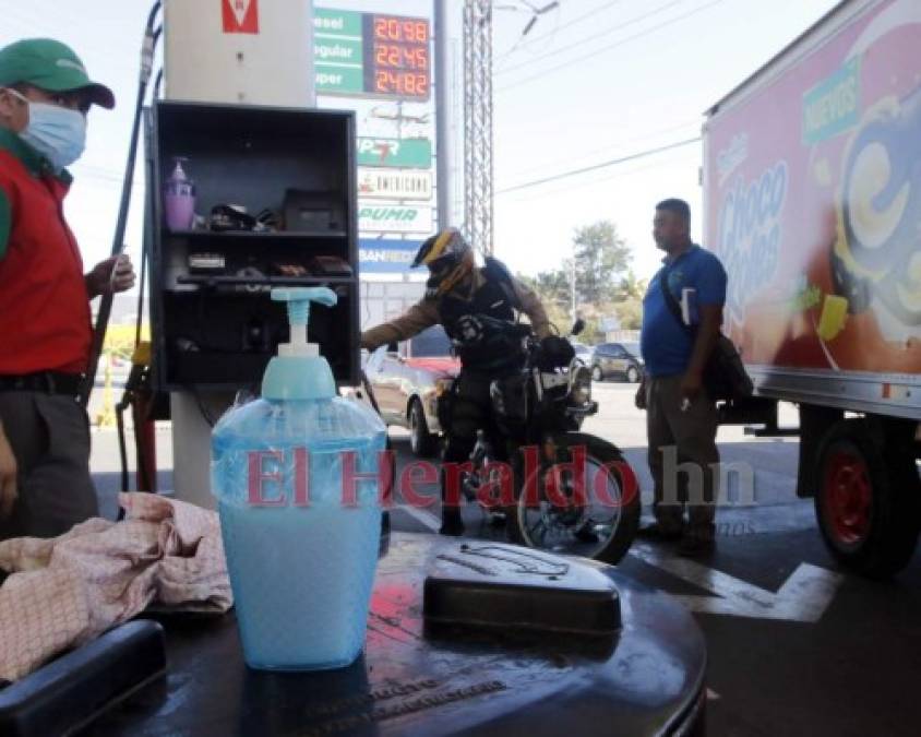 Transacciones, limpieza y protestas, así viven toque de queda los capitalinos