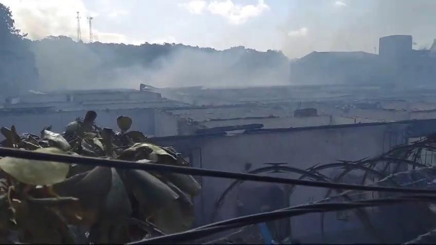 En cenizas, así quedó el Hospital de Roatán tras pavoroso incendio