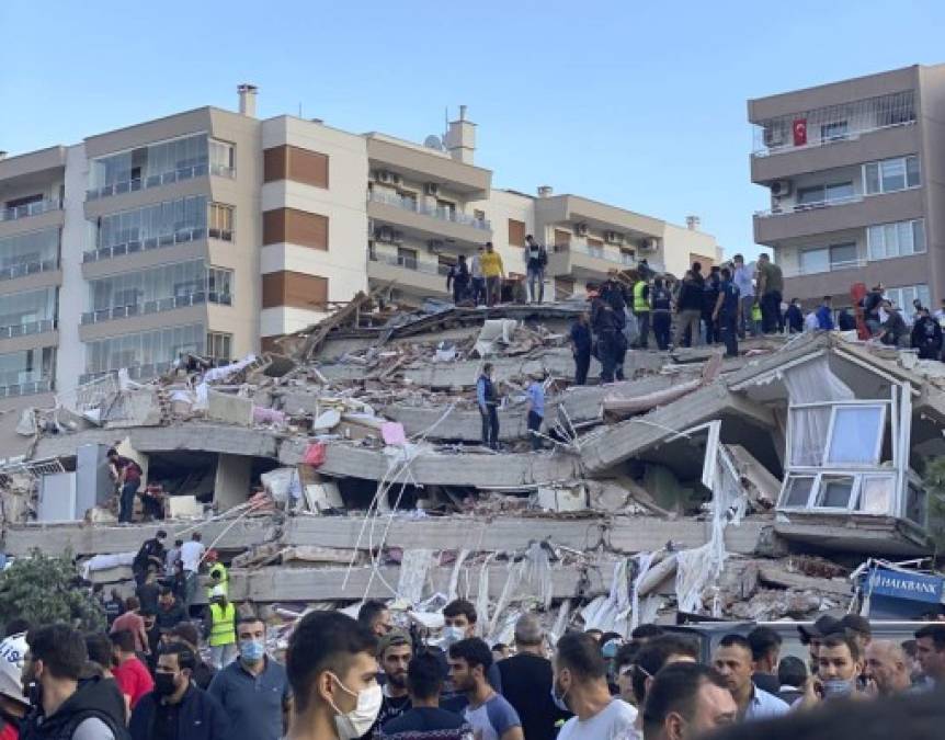 Las imágenes del caos y devastación que dejó el terremoto en Turquía