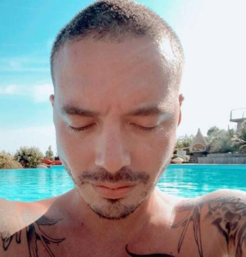 J Balvin desata la ira de Villalobos al criticar mensajes románticos con su novia  