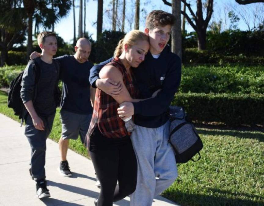 FOTOS: Drama y dolor deja tiroteo en una escuela de Florida