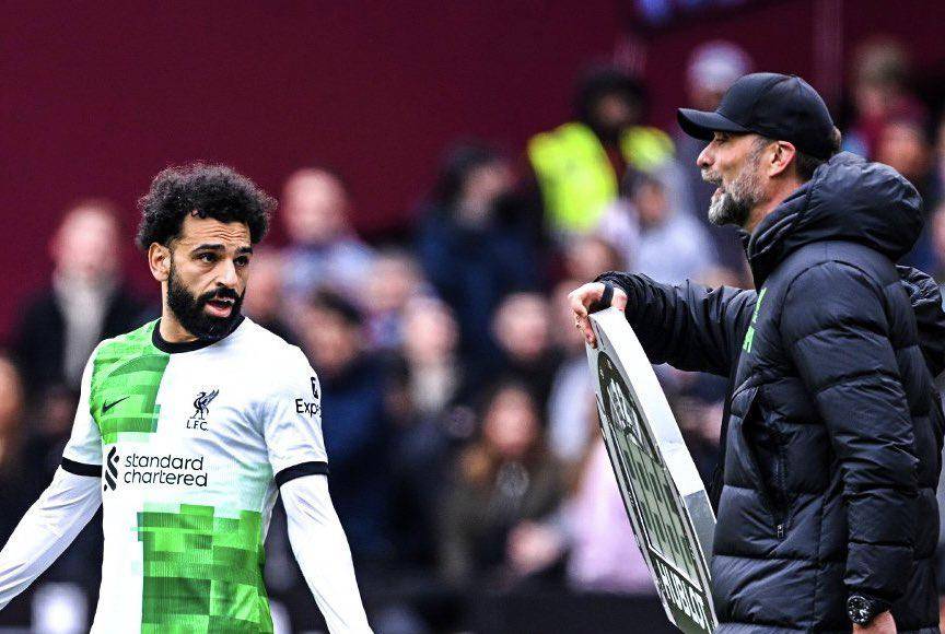 Salah se pelea con Klopp previo a ingresar en el West Ham-Liverpool