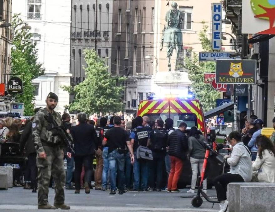 Las imágenes de la explosión de un paquete bomba en Lyon, Francia