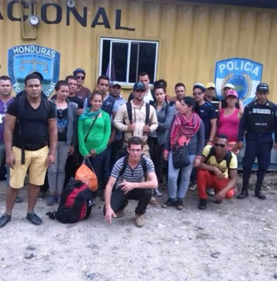 Capturan a 21 cubanos en aduana Agua Caliente