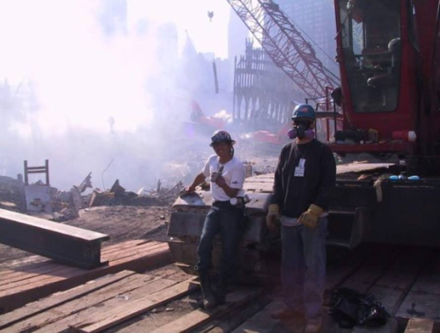 Publican fotos inéditas del ataque a Torres Gemelas que fueron tomadas por obrero (Parte I)