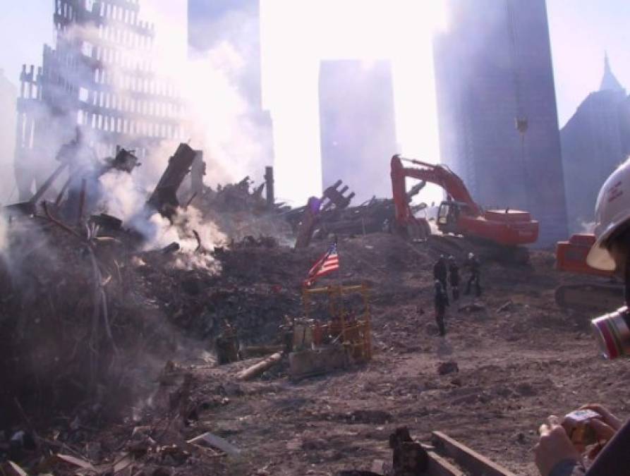 Publican fotos inéditas del ataque a Torres Gemelas que fueron tomadas por obrero (Parte I)