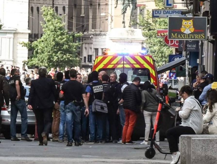 Las imágenes de la explosión de un paquete bomba en Lyon, Francia