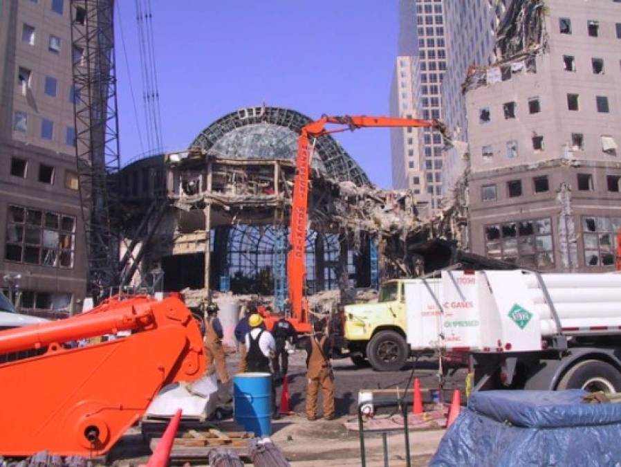 Publican fotos inéditas del ataque a Torres Gemelas que fueron tomadas por obrero (Parte I)