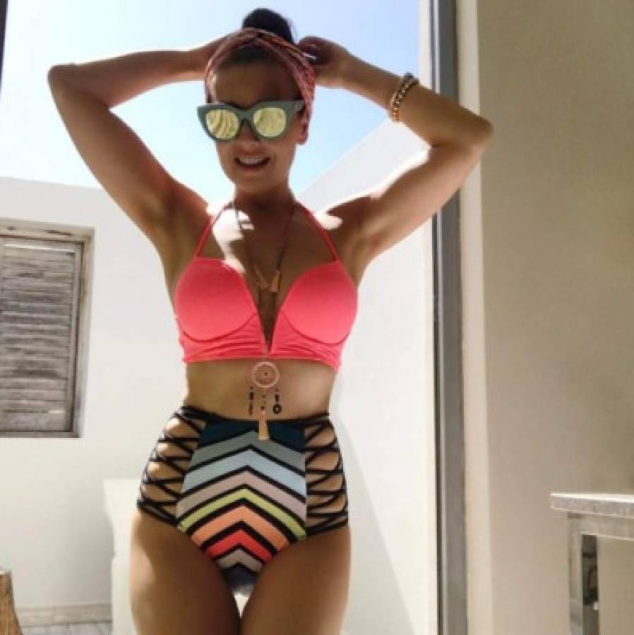 Thalía publica fotografía en sexy traje de baño y las redes enloquecen