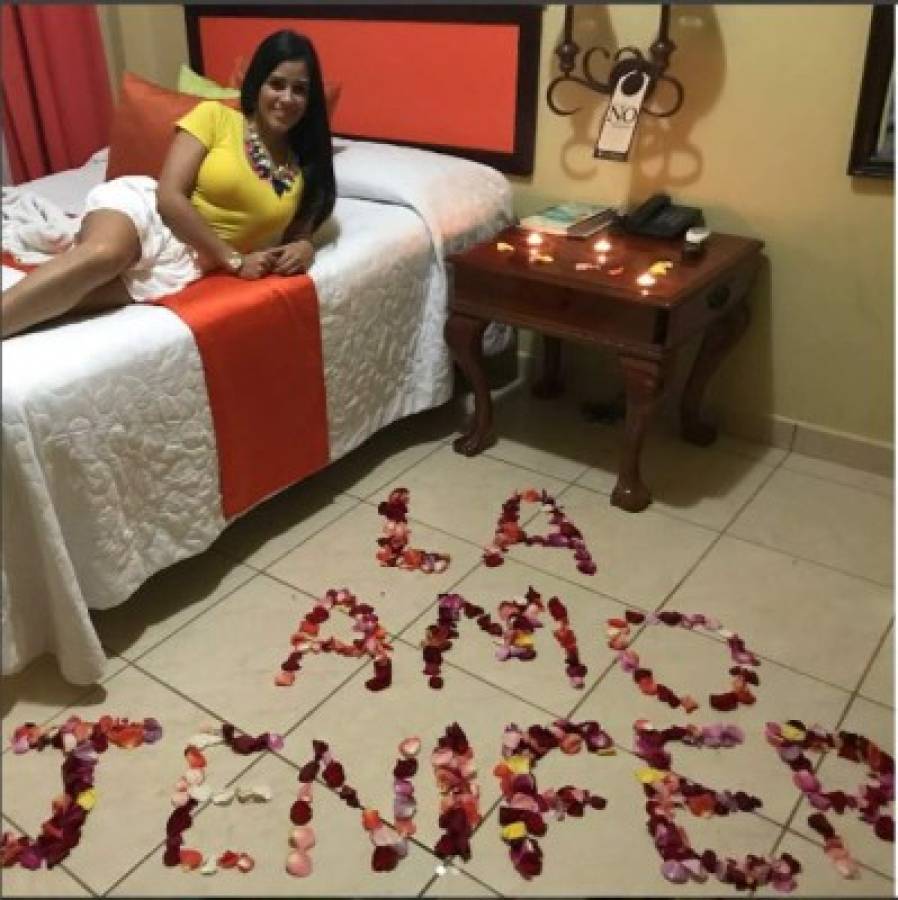 El romántico gesto del periodista Arnold Burgos a su novia
