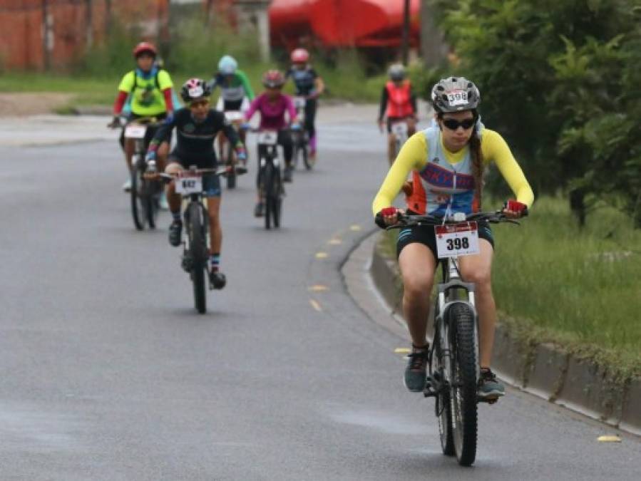 Las mujeres que se robaron el show en la Sexta Vuelta Ciclística de Tegucigalpa