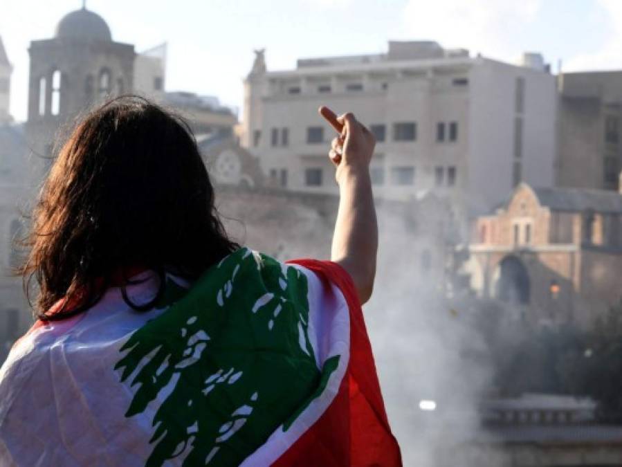 Impactantes imágenes de las protestas en Beirut, tras mortal explosión en puerto